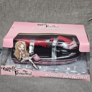 Bratz Treasures Stowchin' Sea Scooter